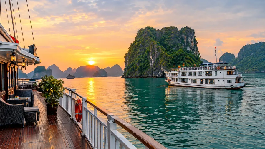 Hanoi to Halong Bay Cruises: Tour Packages and Transfers